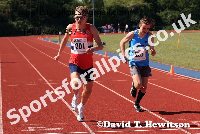 Boys under-15s 300 metres, 2025 North Eastern Track and Field Champs., Shildon, County Durham. Photo: David T. Hewitson/Sports for All Pics